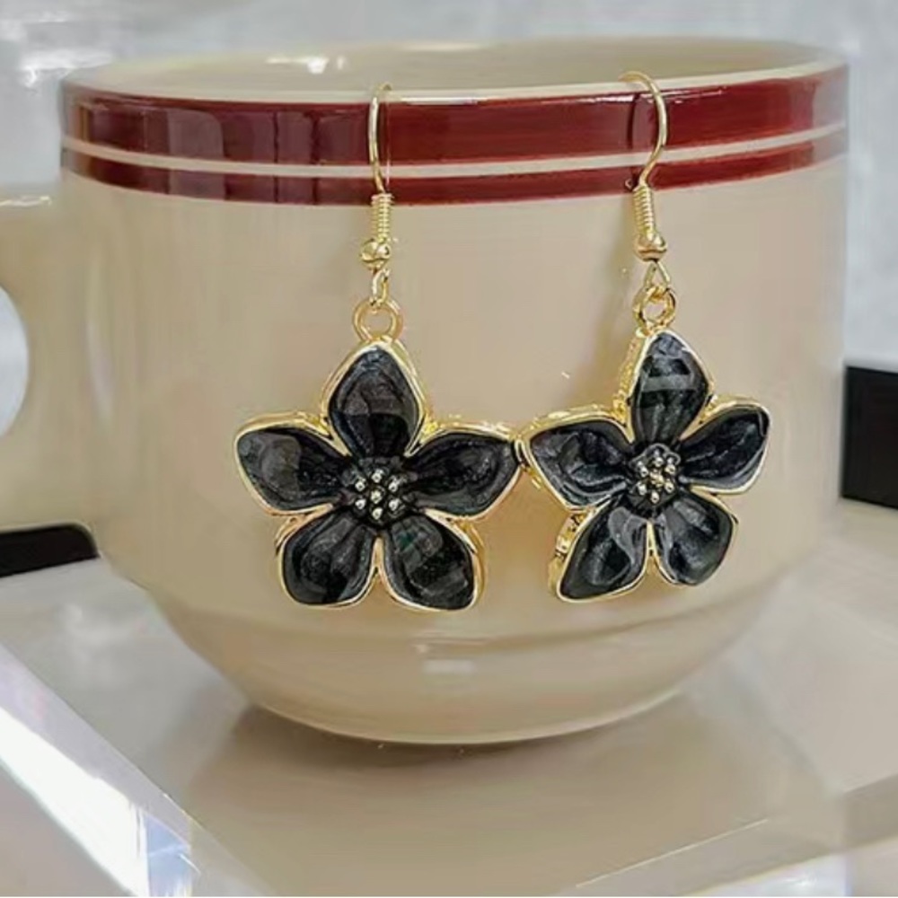 NIP Black flower dangle earrings